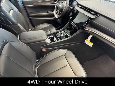 New 2026 Jeep Grand Cherokee Limited w/ Trailer Tow Package AWD/4WD image 4