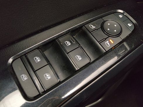 Used 2022 Nissan Pathfinder S FWD image 27