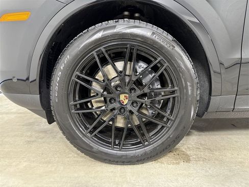 New 2026 Porsche Cayenne image 13