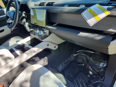 Used 2026 Land Rover Defender 110 S image 26