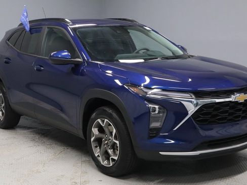 Used 2024 Chevrolet Trax LT image 1