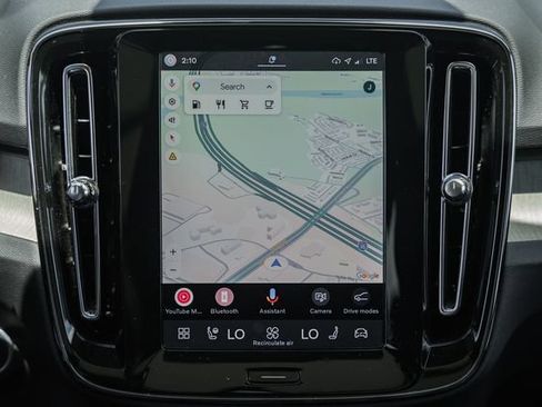 Certified 2025 Volvo XC40 B5 Plus AWD/4WD image 23