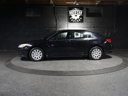 Used 2014 Chrysler 200 LX image 2