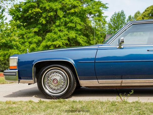 Used 1989 Cadillac Brougham RWD image 4