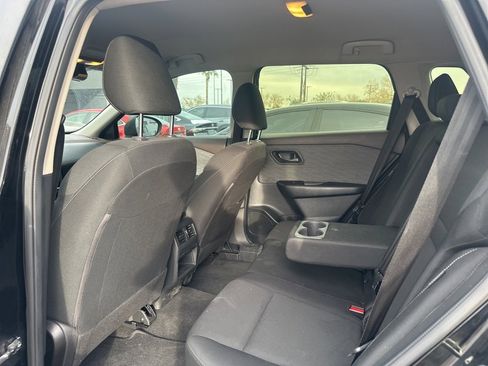 Used 2023 Nissan Rogue S image 8