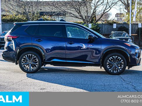 Used 2025 Nissan Rogue Platinum image 11