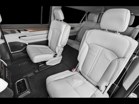 Certified 2025 Jeep Wagoneer L Series II w/ 8-pass Seating Package AWD/4WD image 10
