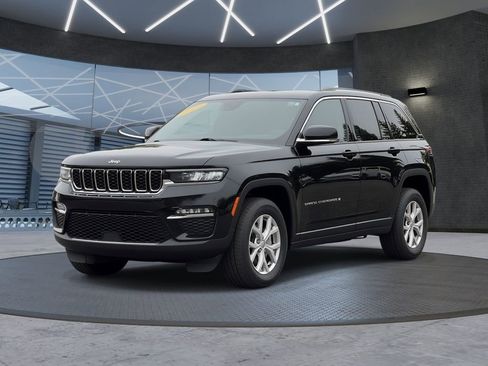 Used 2022 Jeep Grand Cherokee Limited AWD/4WD image 2