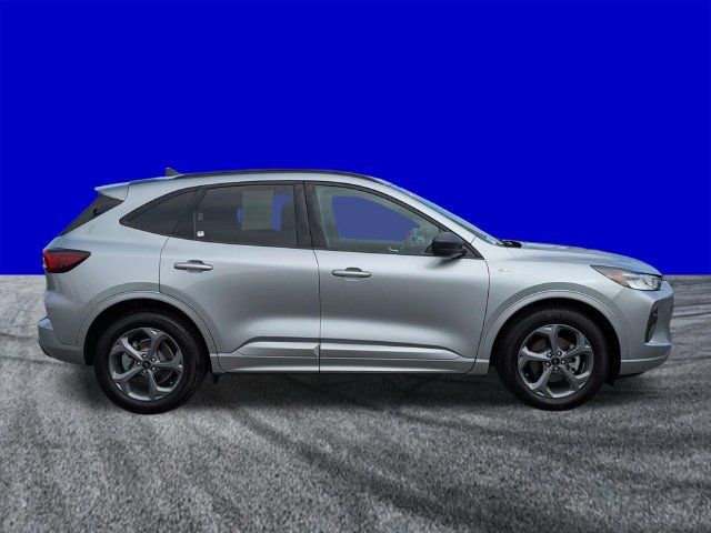Certified 2023 Ford Escape ST-Line w/ Tech Pack #1 FWD image 3
