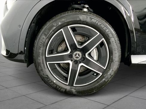 Used 2025 Mercedes-Benz GLC 300 4MATIC image 16