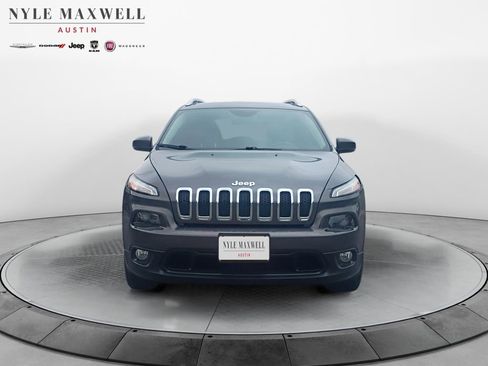 Used 2018 Jeep Cherokee Latitude Plus FWD image 18