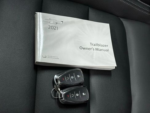 Used 2021 Chevrolet TrailBlazer LT w/ Premium Seating Package image 3