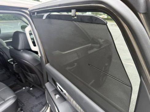 Certified 2025 Kia Telluride EX w/ EX Captain's Chair Package FWD image 31