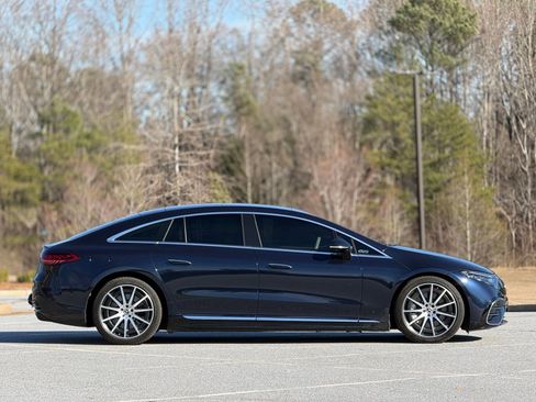 Used 2022 Mercedes-Benz EQS 580 580 w/ Exclusive Trim Package image 11