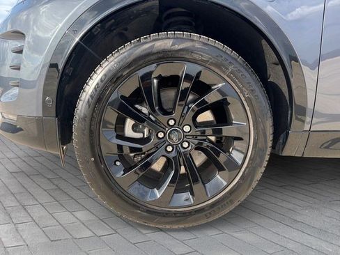 New 2025 Land Rover Discovery Sport Dynamic SE image 9