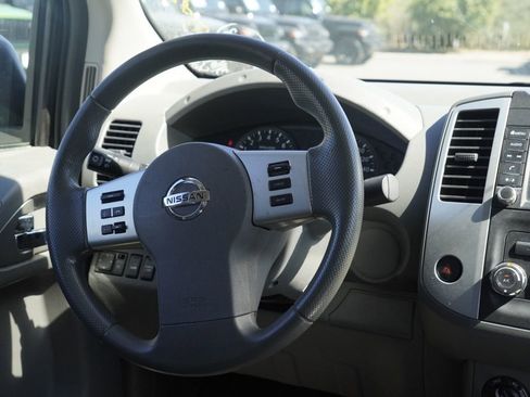 Used 2020 Nissan Frontier SV image 29