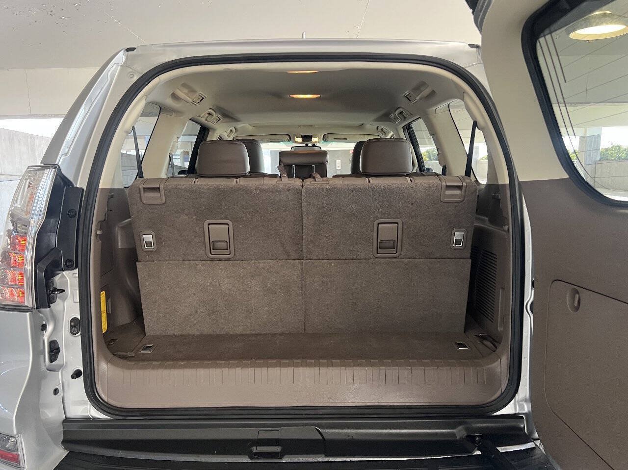 Used 2018 Lexus GX 460 Premium w/ Premium Package AWD/4WD image 23