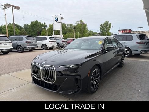 Used 2025 BMW 760i xDrive AWD/4WD image 3