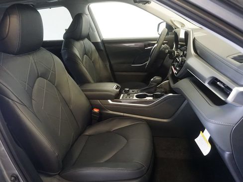 New 2026 Toyota Highlander Platinum AWD/4WD image 28