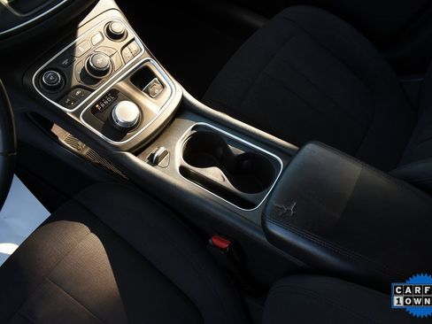 Used 2015 Chrysler 200 Limited w/ Convenience Group image 19
