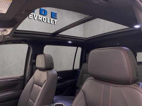 Used 2024 Chevrolet Suburban RST w/ Luxury Package AWD/4WD image 4