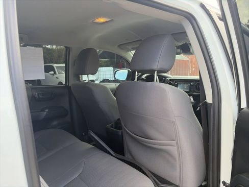 Used 2019 Toyota Tacoma SR w/ SR Convenience Package RWD image 11