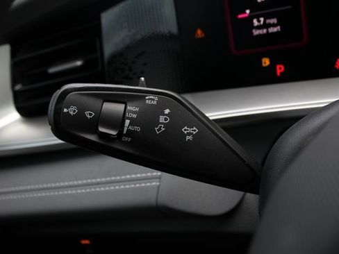 New 2025 Volkswagen Tiguan SE R-Line image 13