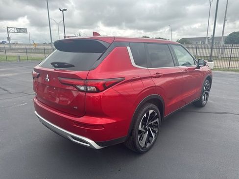 Used 2024 Mitsubishi Outlander FWD image 3