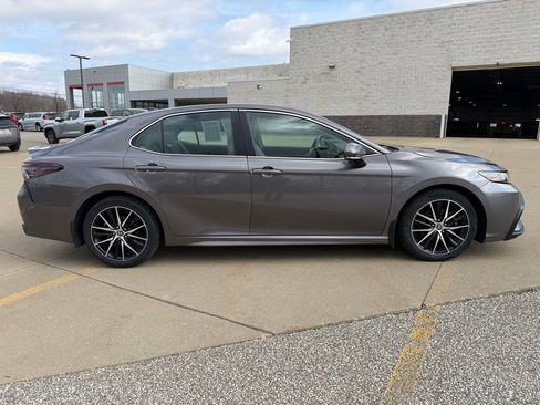 Used 2022 Toyota Camry SE image 6