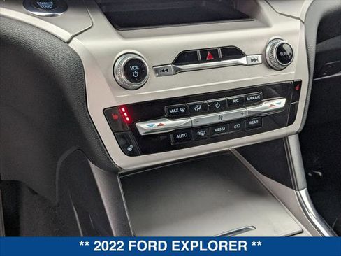 Used 2022 Ford Explorer XLT w/ Equipment Group 202A image 17