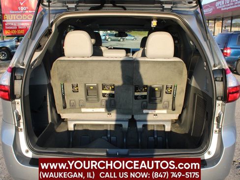 Used 2018 Toyota Sienna XLE w/ XLE Navigation Package image 11