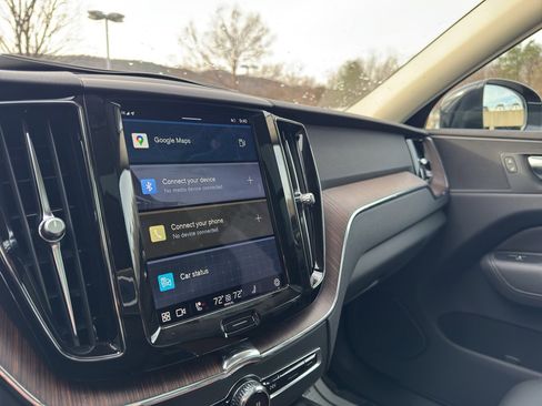 Certified 2022 Volvo XC60 B5 Momentum w/ Climate Package image 24