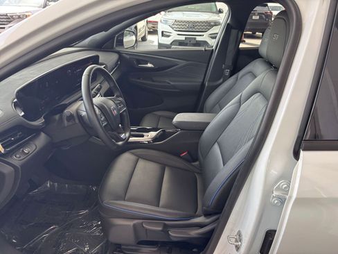 Used 2025 Buick Envista Sport Touring image 27
