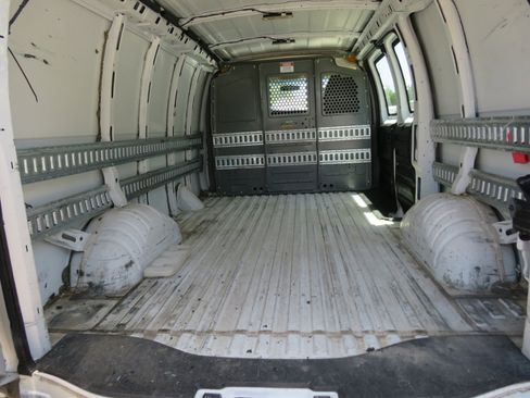 Used 2015 GMC Savana 2500 image 23