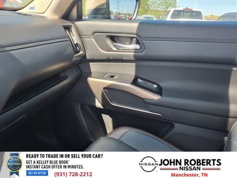 Used 2024 Nissan Pathfinder Platinum FWD image 8
