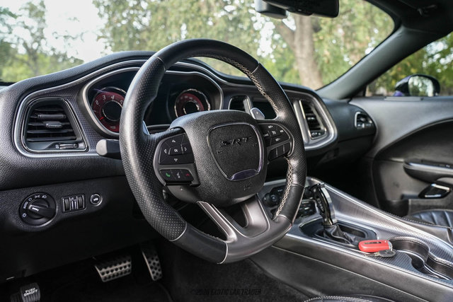 Used 2016 Dodge Challenger SRT Hellcat RWD image 39