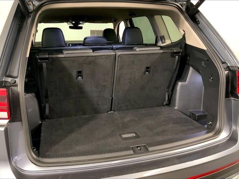 Used 2025 Volkswagen Atlas SE image 4