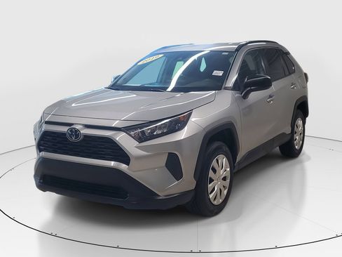 Used 2019 Toyota RAV4 LE image 3