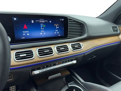 Used 2025 Mercedes-Benz GLS 450 4MATIC image 27