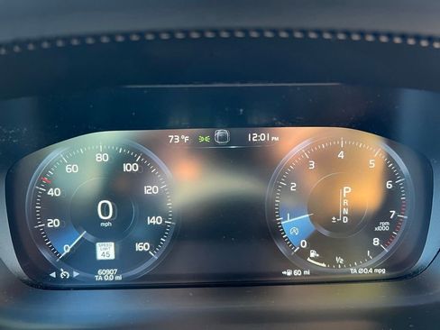 Used 2020 Volvo V60 T5 Cross Country image 32