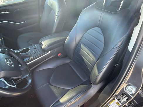 Used 2023 Toyota Highlander XLE image 21