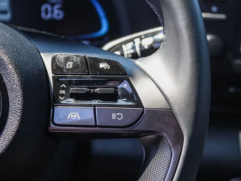 Certified 2025 Hyundai Elantra Sport FWD image 29