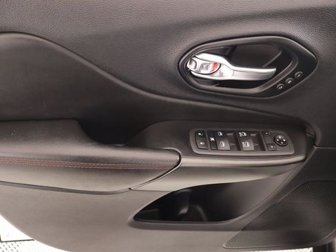 Used 2022 Jeep Cherokee Trailhawk w/ Sun, Sound & Nav Group AWD/4WD image 17