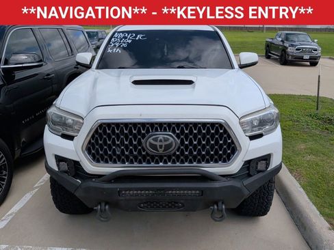 Used 2018 Toyota Tacoma TRD Sport w/ Technology Package AWD/4WD image 2