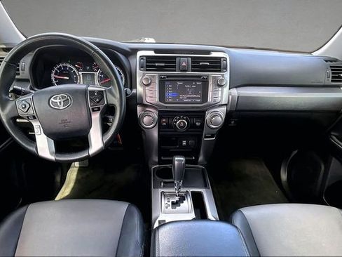 Used 2018 Toyota 4Runner SR5 Premium RWD image 12
