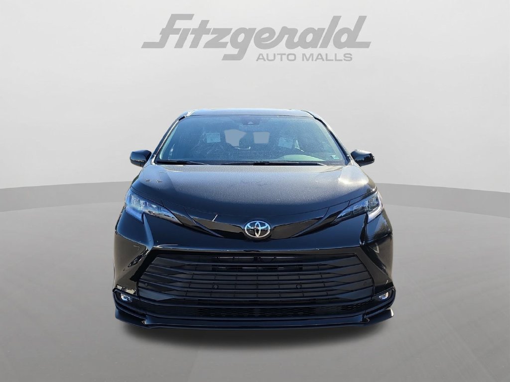 Used 2026 Toyota Sienna XLE Woodland Edition AWD/4WD image 3
