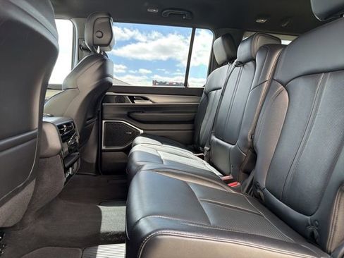 Used 2025 Jeep Wagoneer L 4WD image 9