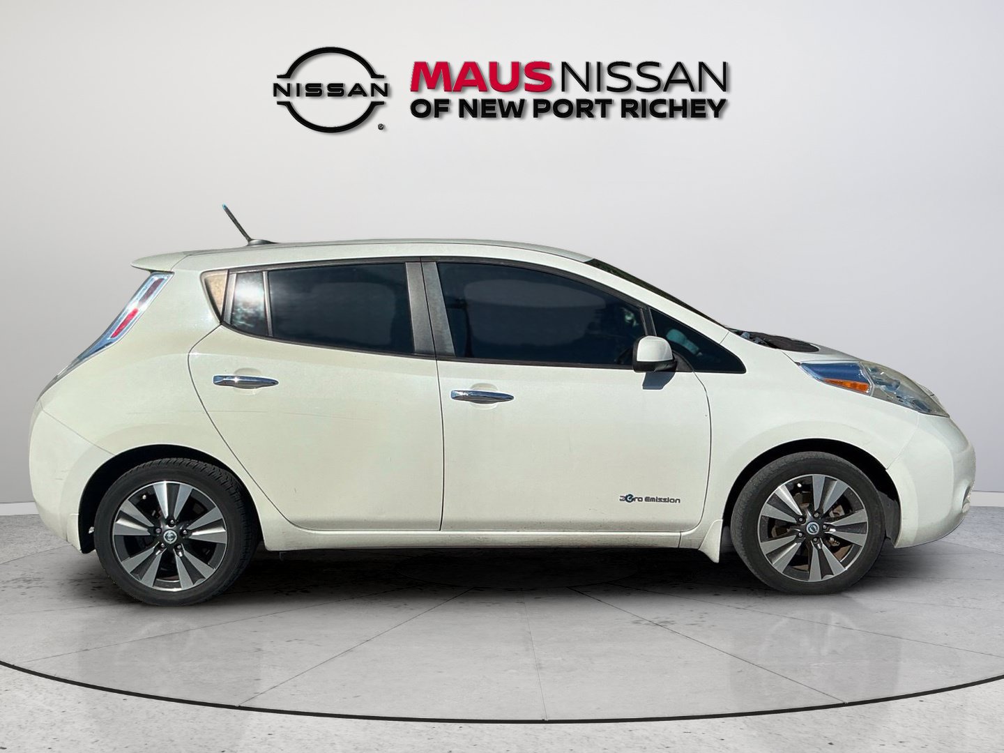Used 2013 Nissan Leaf SL w/ Premium Pkg FWD image 9