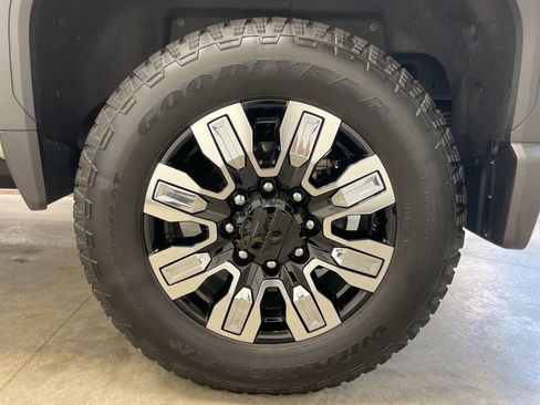 Used 2025 GMC Sierra 2500 Denali w/ Denali Reserve Package AWD/4WD image 17