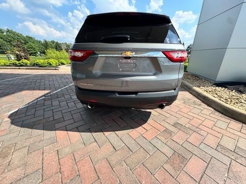 Used 2019 Chevrolet Traverse LT w/ LT Premium Package FWD image 3